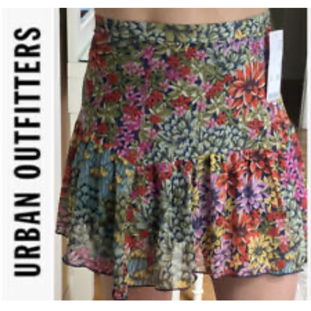 A27 Urban‎ Outfitters Floral Succulent Mini Skirt